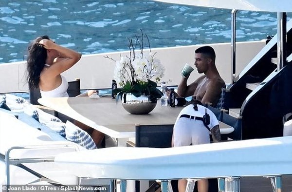 Ronaldo đưa Georgina tận hưởng